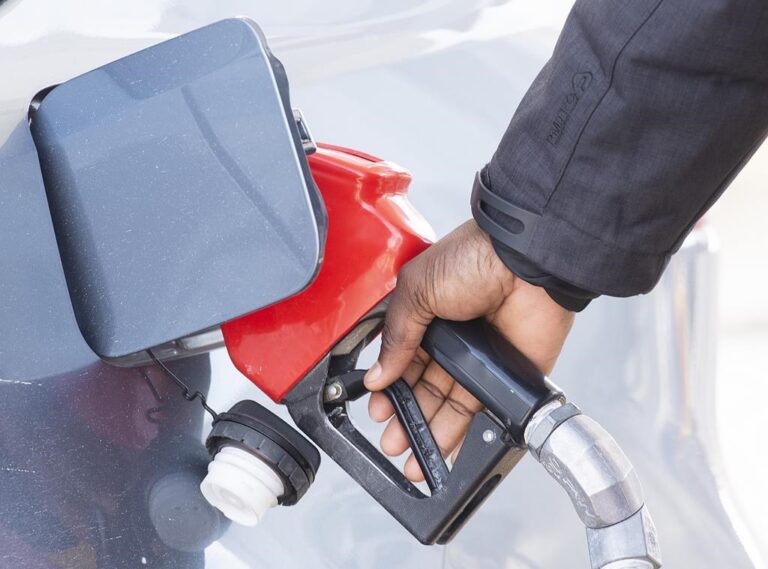 Gas prices in U.S. close in on $5 a gallon, hit record in UK