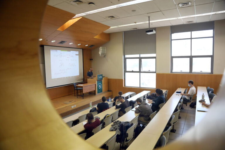 Union says Quebec prof’s suspension for anti-vax comments violates academic freedom