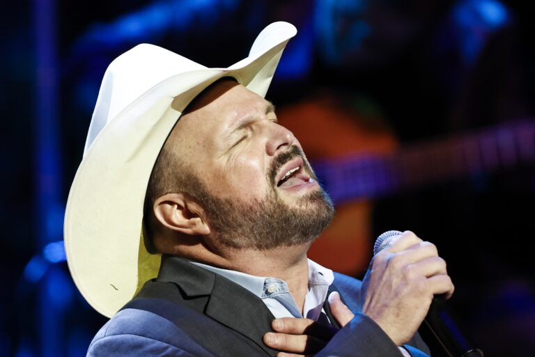 Edmonton businesses expect a boost from Garth Brooks fans attending only show in Canada
