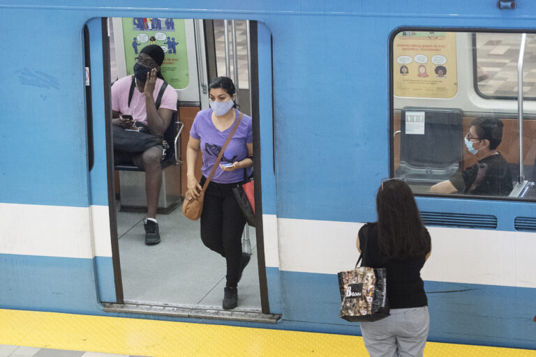 COVID-19: Quebec set to end mask mandate for public transit