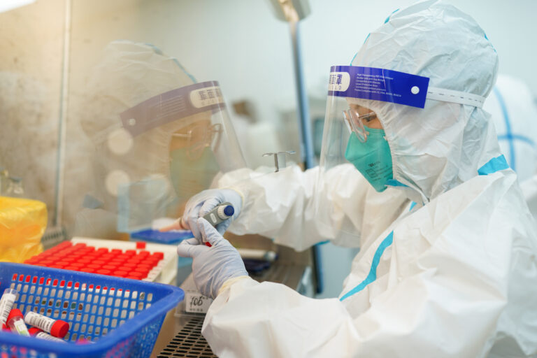 Ontario COVID numbers: 670 people in hospital, 119 in intensive care