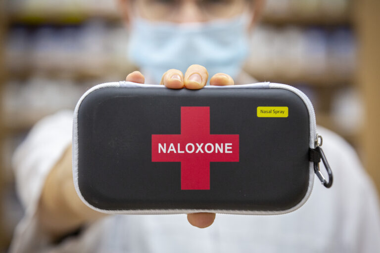 Canadian high school students to learn how to administer naloxone