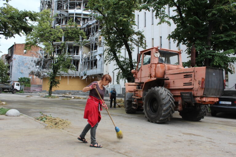 Russia ramps up attacks on Kharkiv