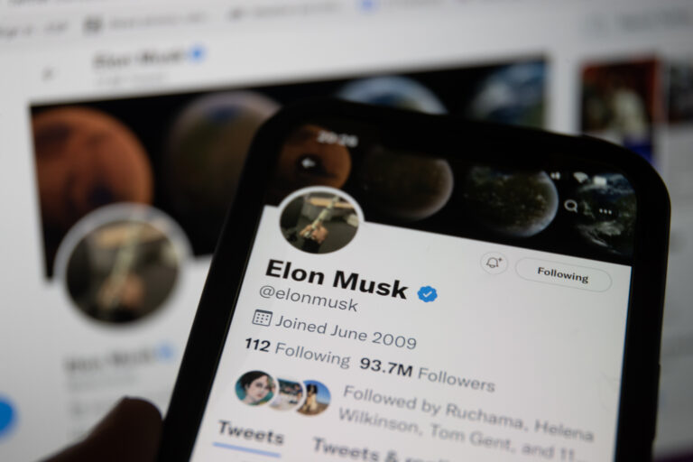 Elon Musk’s Twitter deal threats putting new financing on ice, sources say