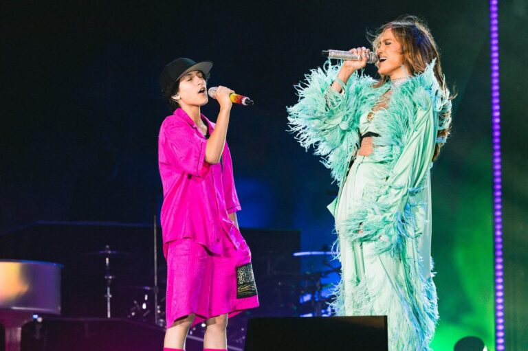 Jennifer Lopez introduces her child onstage using gender-neutral pronouns