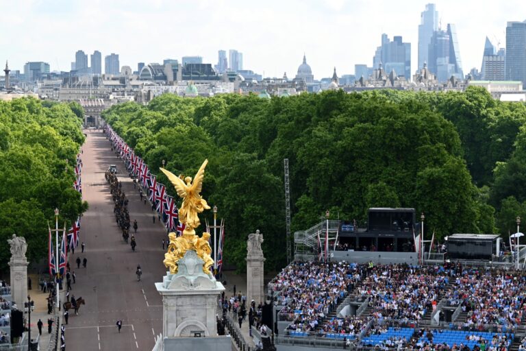 2 arrested after Queen’s Platinum Jubilee celebration disrupted