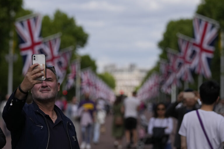 Queen’s Jubilee celebrations kick off amid questions on monarchy’s future