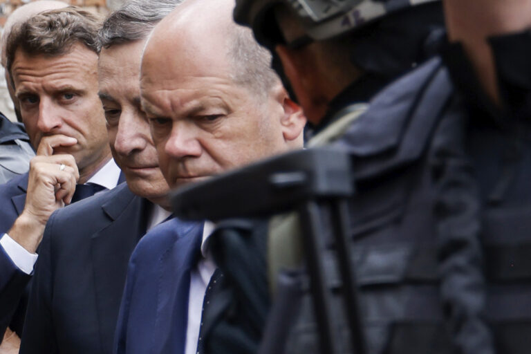 EU leaders jointly visit Ukraine as battles rage in Donbas region