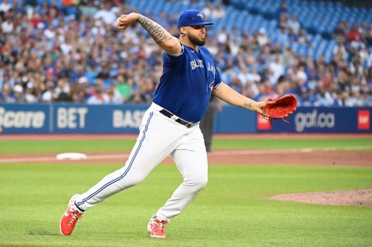 Willi Castro helps Tigers top Blue Jays 4-2
