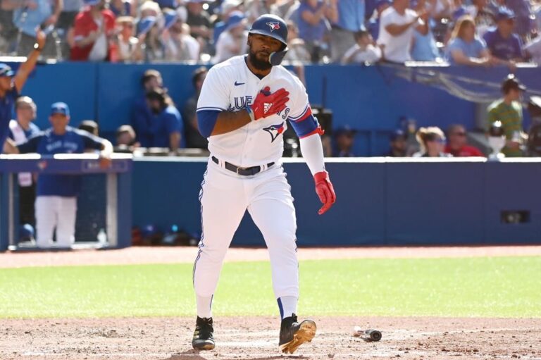 Hernandez lifts Blue Jays over Tigers 5-3