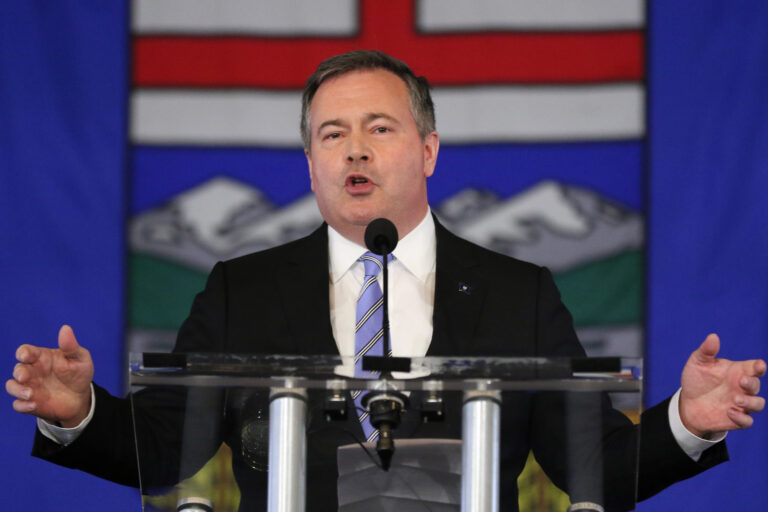 Alberta to launch temporary financial support program for Ukrainian nationals