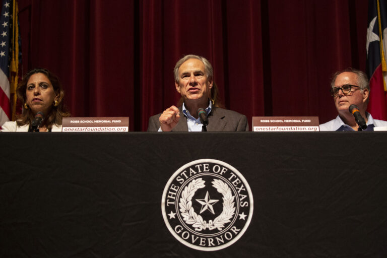 Texas to tighten border inspection following death of 53 migrants