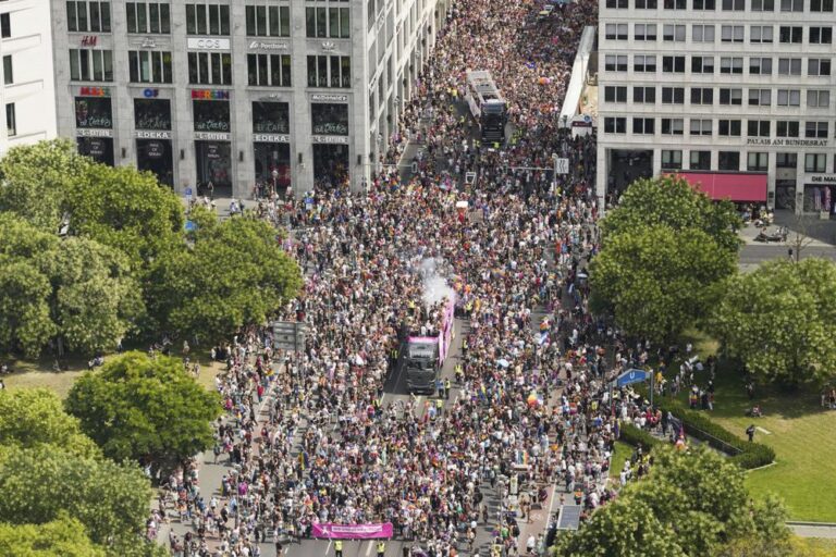 150k people marched for LGBTQ rights in Berlin: ‘United in Love’