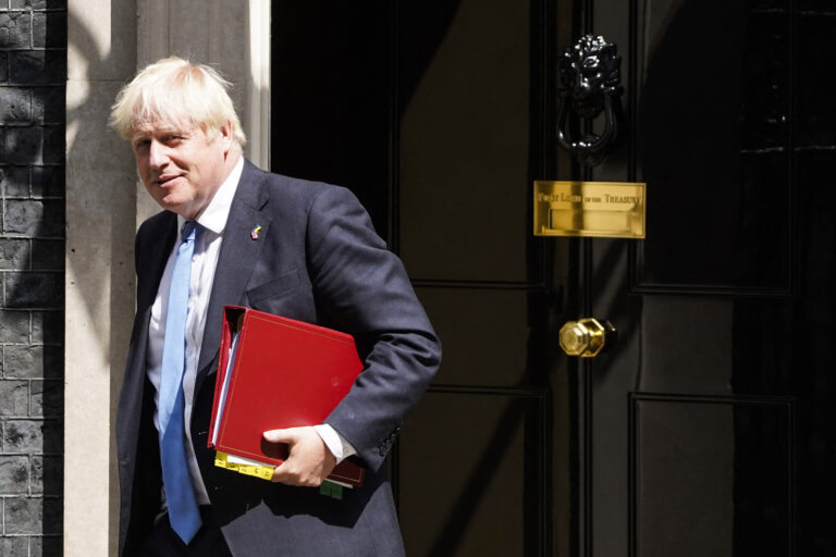 British Prime Minister Boris Johnson visits Ukrainian troops training in U.K.