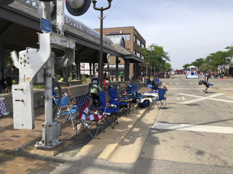 Shooter at large after 6 killed, 24 injured at Chicago-area Fourth of July parade
