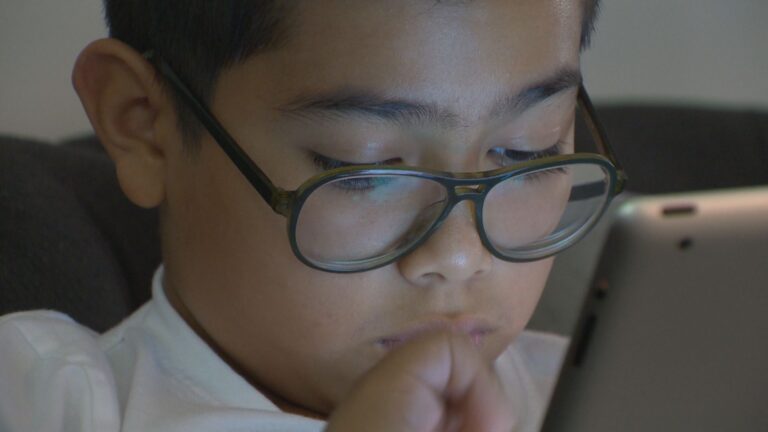 Quebec advocates want government to cover treatment for boy with vision loss