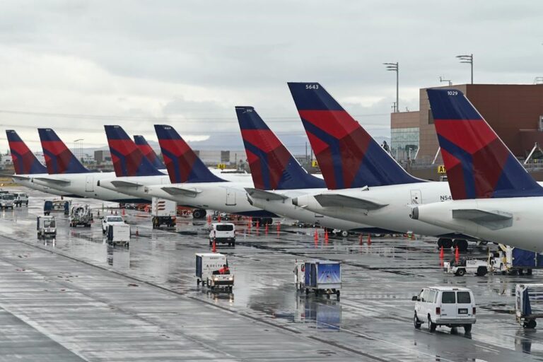 Over 1K flights cancelled as severe thunderstorm hits U.S. east coast
