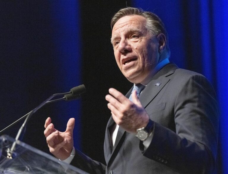 COVID-19: Quebec premier says no new restrictions ‘for now’ as vaccination campaign launched