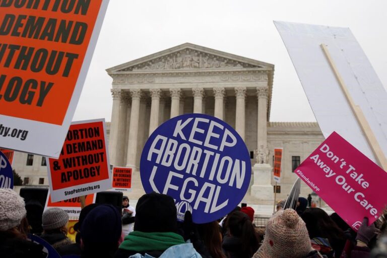 U.S. bipartisan group proposes compromise bill to restore abortion access
