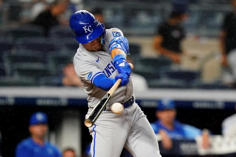 Royals send Whit Merrifield to Blue Jays for 2 players