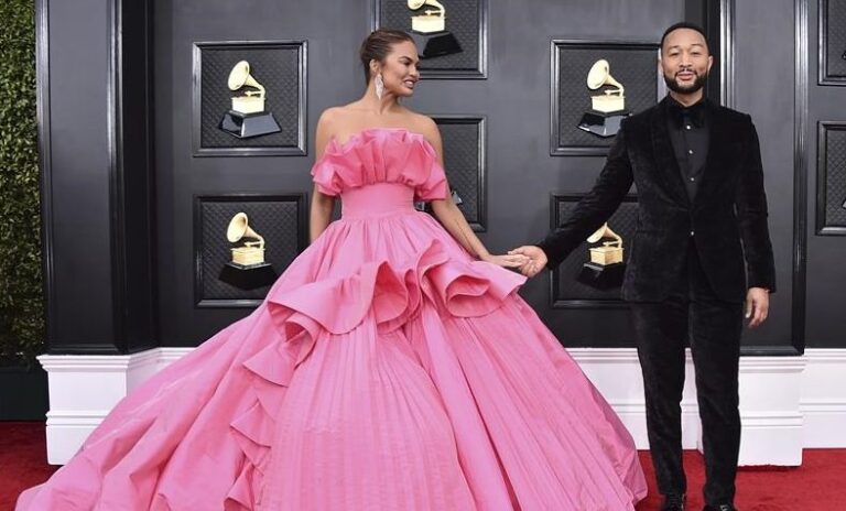Chrissy Teigen pregnant: Model expecting child with John Legend