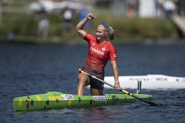 Canadian paddlers feed off local crowd for medals at world championships