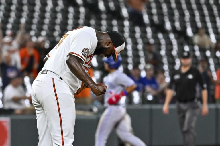 Orioles rally after rain delay, beat Blue Jays 6-5