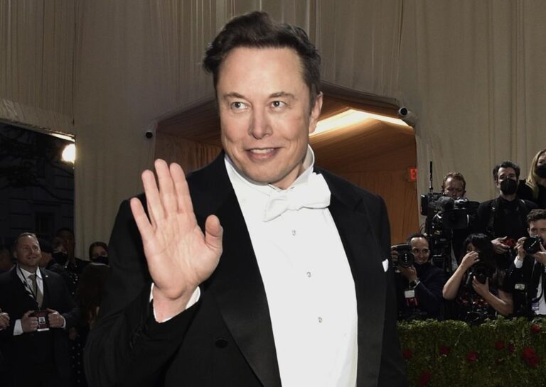 Elon Musk sparks controversy again with tweet about buying Manchester United