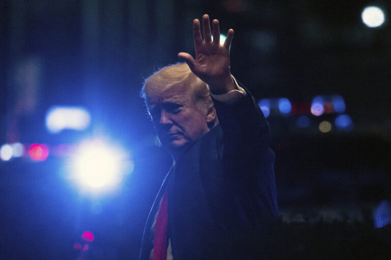 Republicans rally around Donald Trump after FBI search of his estate