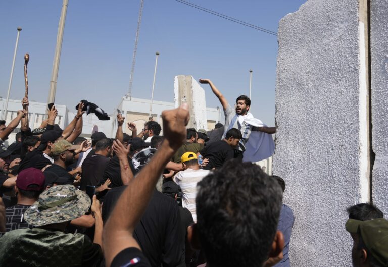 At least 5 dead after followers of Iraqi Shiite cleric storm palace amid resignation