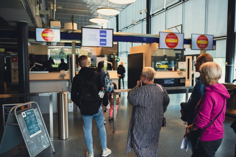 Europe should end Russian tourist visas, Finland and Estonia say