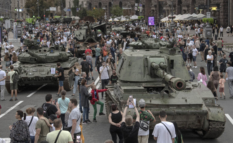 U.S. asks citizens to leave Ukraine as fears grow of Russian attacks on Kyiv