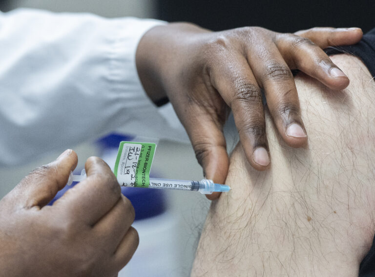 Canada’s COVID-19 vaccine coverage flatlining as fall nears: ‘The stakes are high’