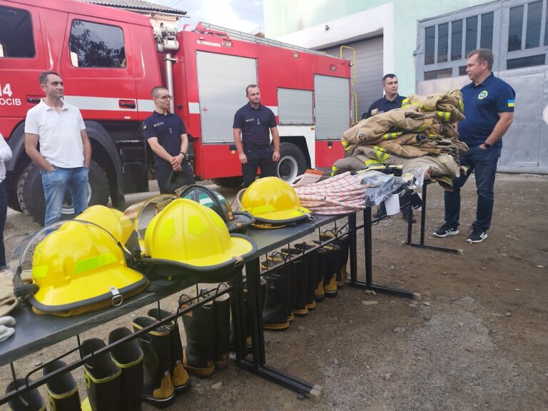 Canadian firefighters send aid to first responders in Ukraine