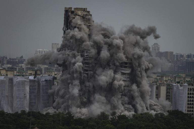 India demolishes high-rise twin towers for violating building laws