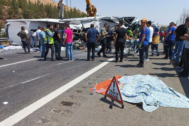 Turkey crash: At least 15 dead after passenger bus plows into accident site
