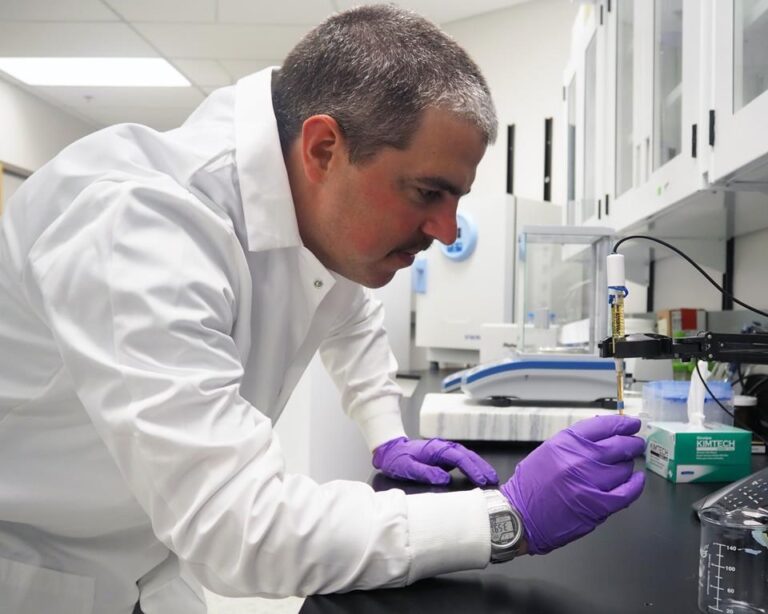 Calgary scientists studying Mars soil for signs it supported life