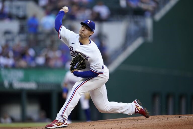 Jays score early, often in 11-7 win over Rangers