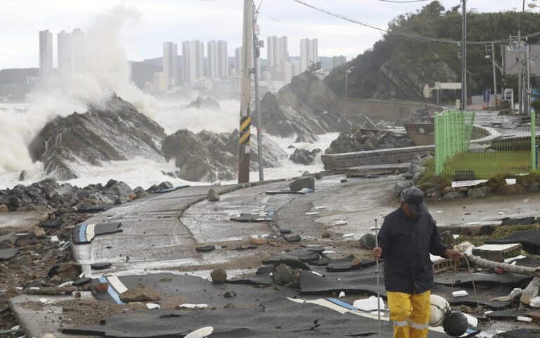 Powerful typhoon lashes South Korea, sends thousands fleeing for shelter
