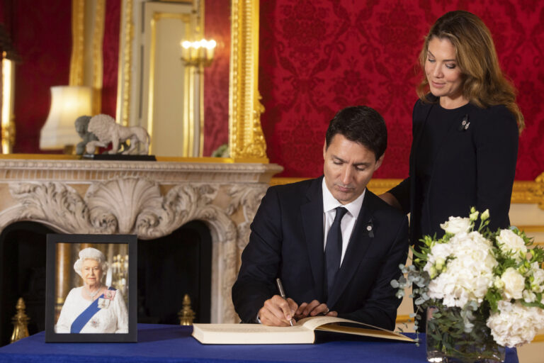 Trudeau attends Queen Elizabeth’s lying in state ahead of meeting King Charles III