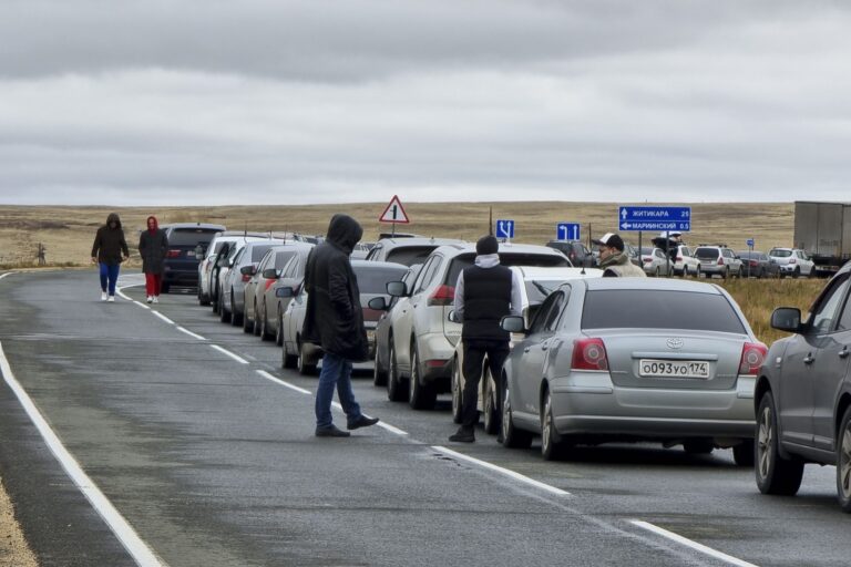Moscow sets up military draft offices at borders to intercept fleeing Russians: reports