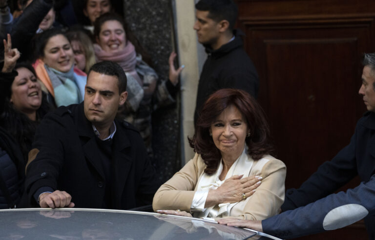 Man detained after aiming handgun at point-blank range toward Argentine Vice President
