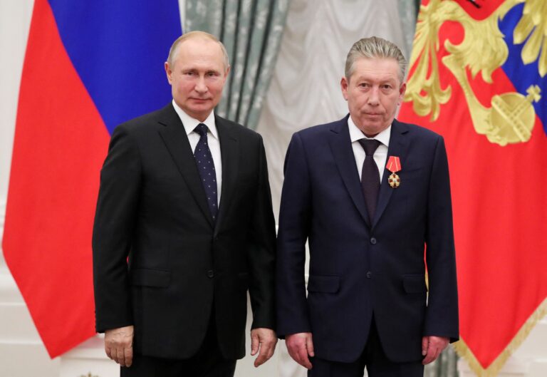 Top Russian oil executive dies after ‘fall from hospital window’