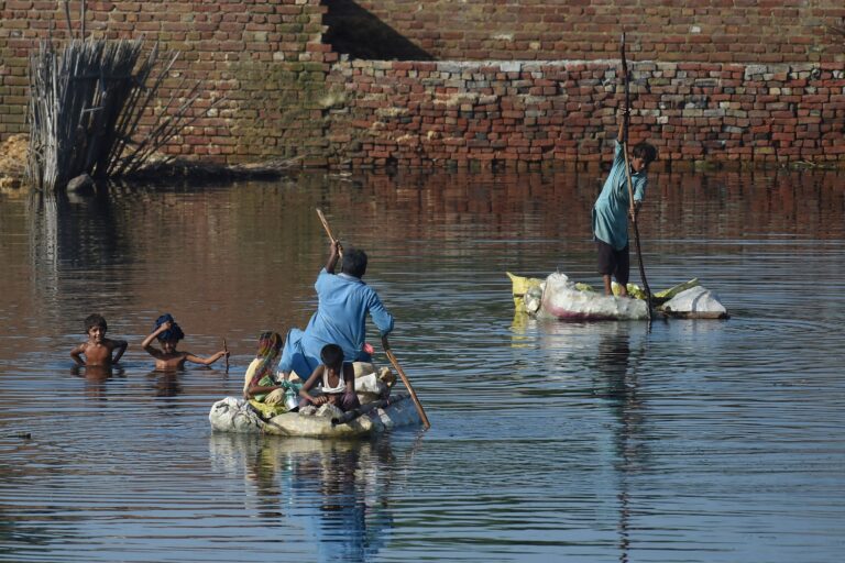 Floods in Pakistan worry Canadians: ‘It’s scary. There’s no water. There’s no food.’