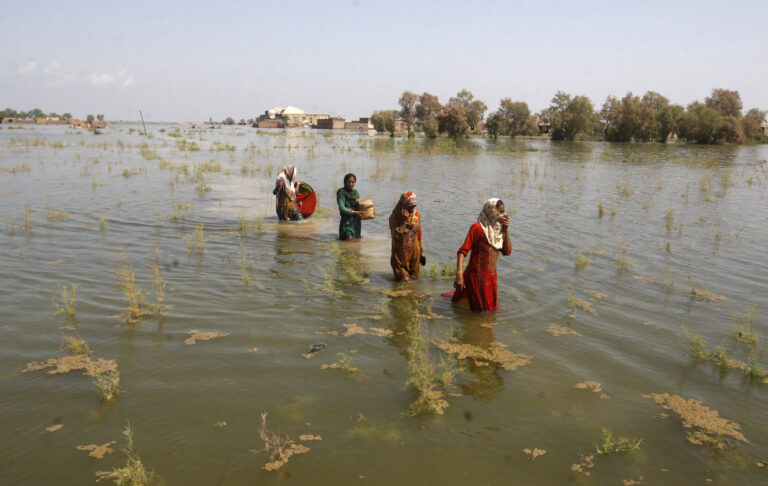 Pakistan floods: More than 1,200 dead as aid pours into nation
