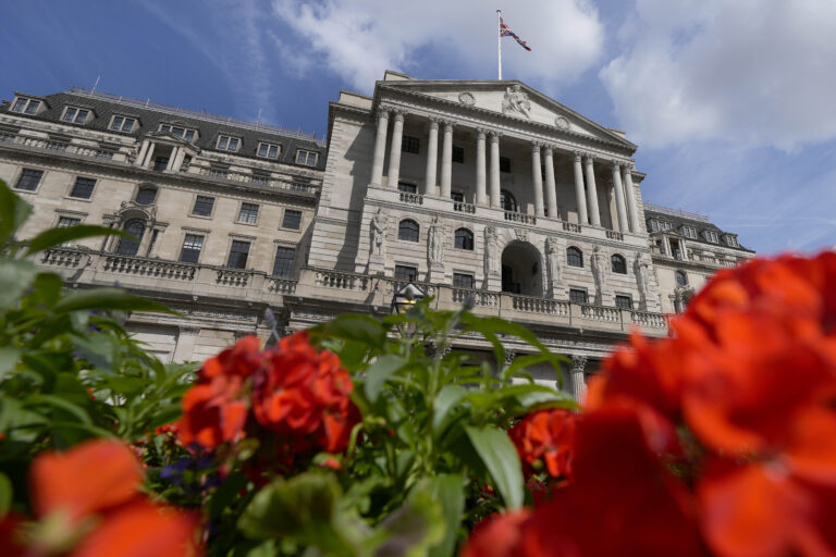 Death of Queen Elizabeth II pushes Bank of England to delay rate hike decision
