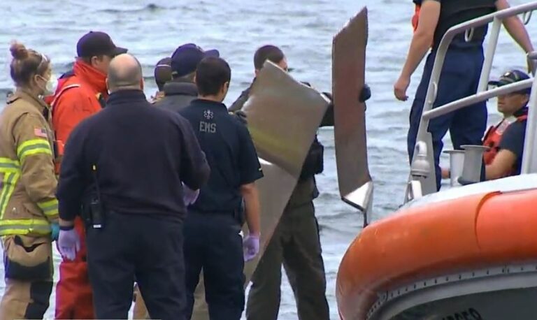 Search suspended for 9 passengers after seaplane crash in Washington State