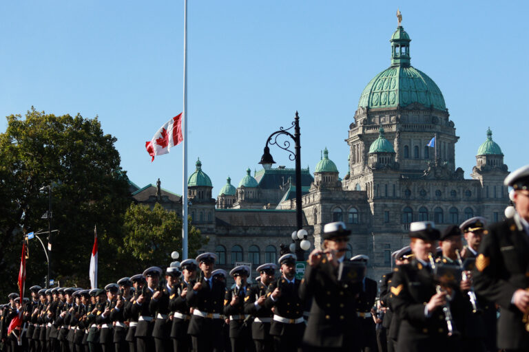 Queen honoured in procession, commemorative service in Victoria, B.C.