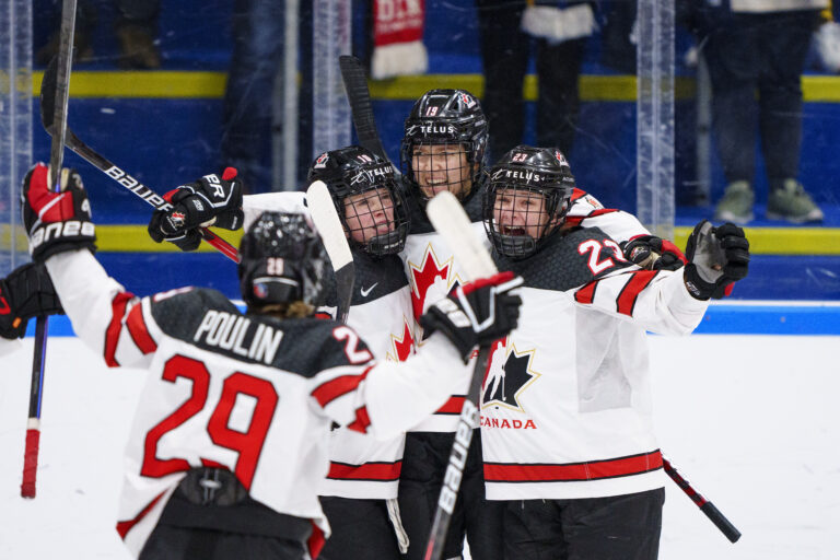 Team Canada bags gold at women’s world hockey championship beating U.S.