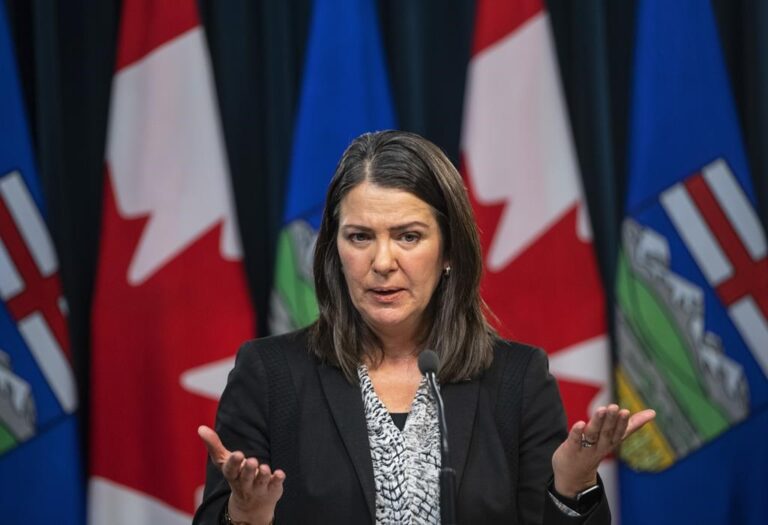 Alberta Premier Danielle Smith not apologizing for comments over Ukraine-Russia war